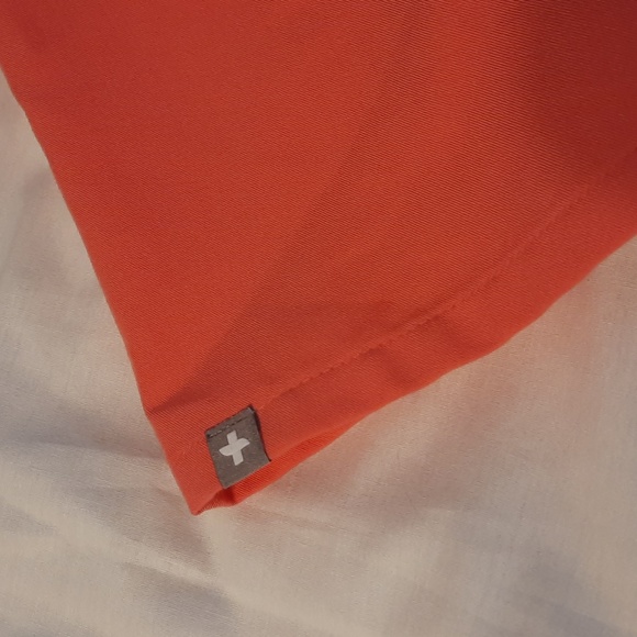 Figs scrubs top. 252 - Picture 3 of 6